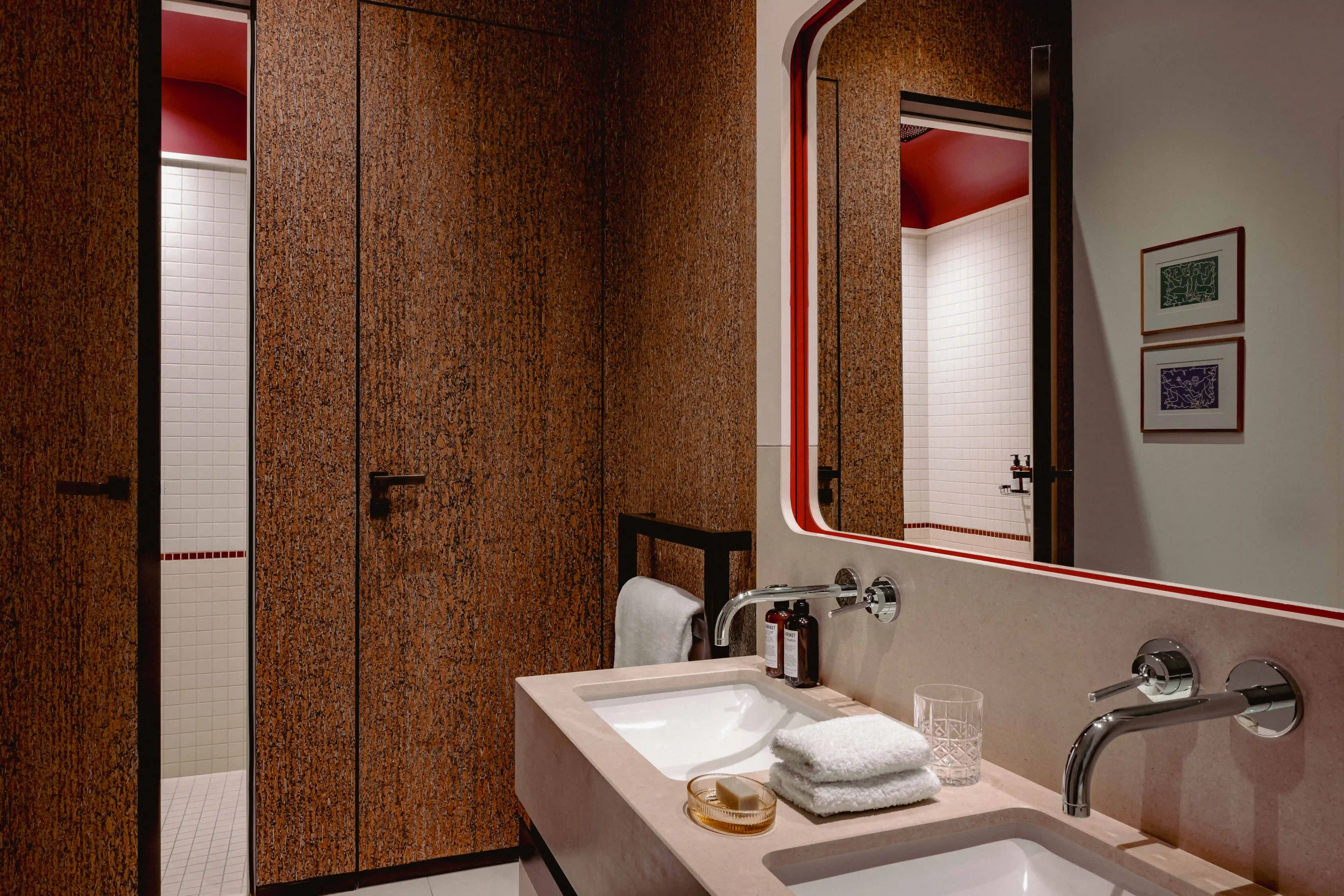 Modern bathroom at Experimental Marais, designed for relaxation and refinement.