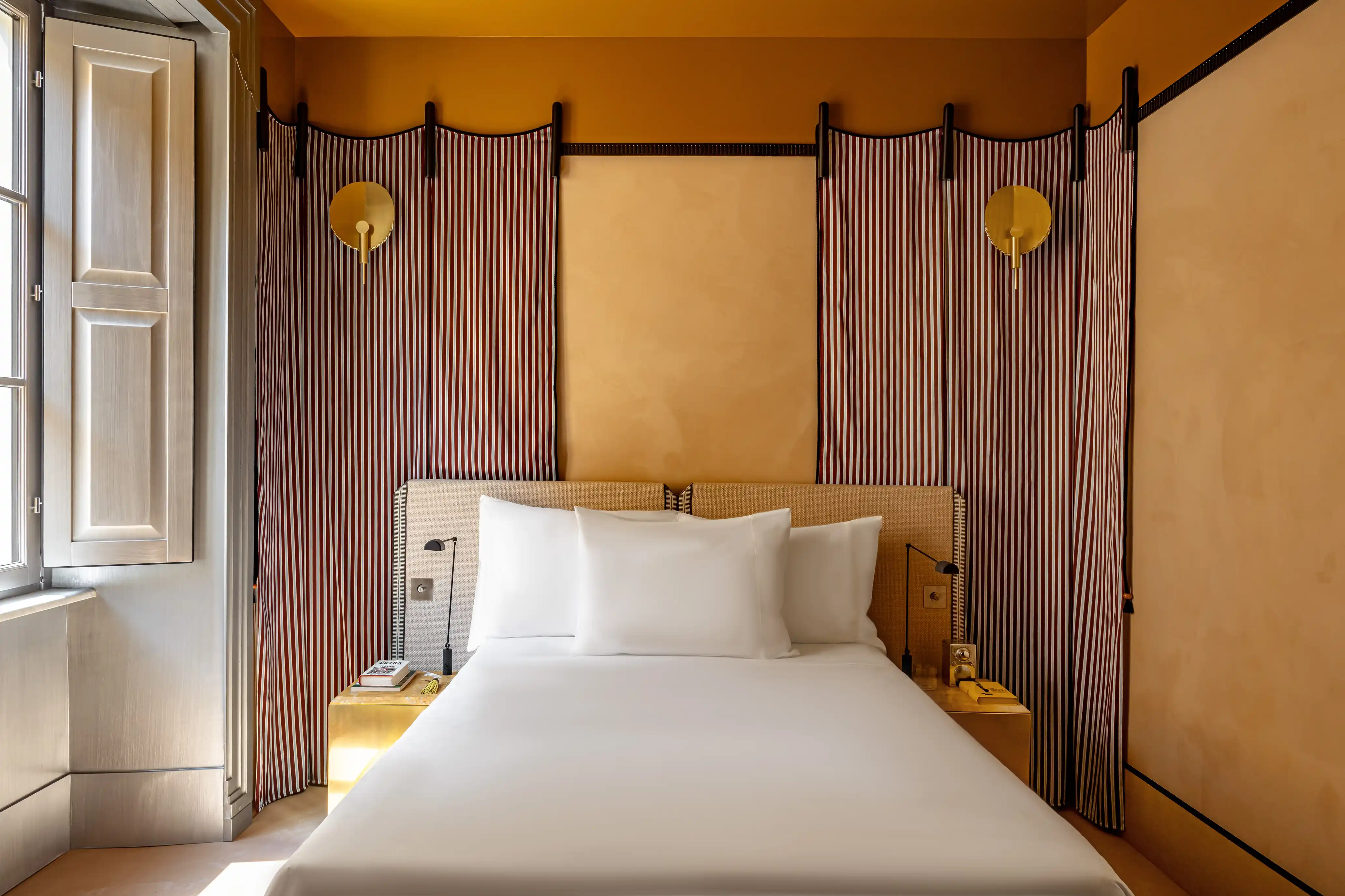 Intérieur élégant d'une chambre d'hôtel à Experimental Roma