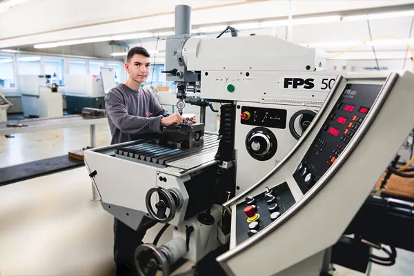 Machine and plant operator trainee at AROS Hydraulik in Memmingen