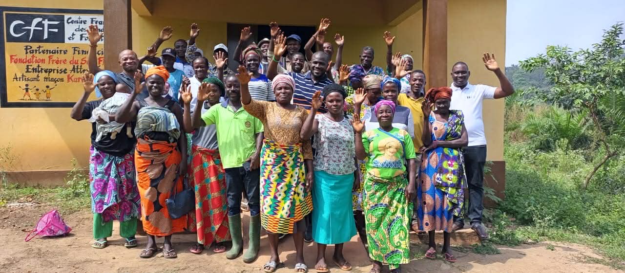 Personnes réunies pour le lancement du projet