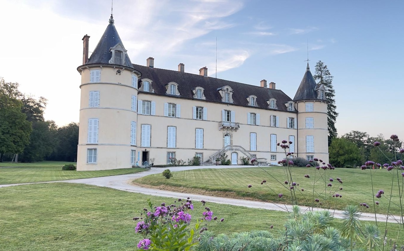 image of a school campus (for a edtech)