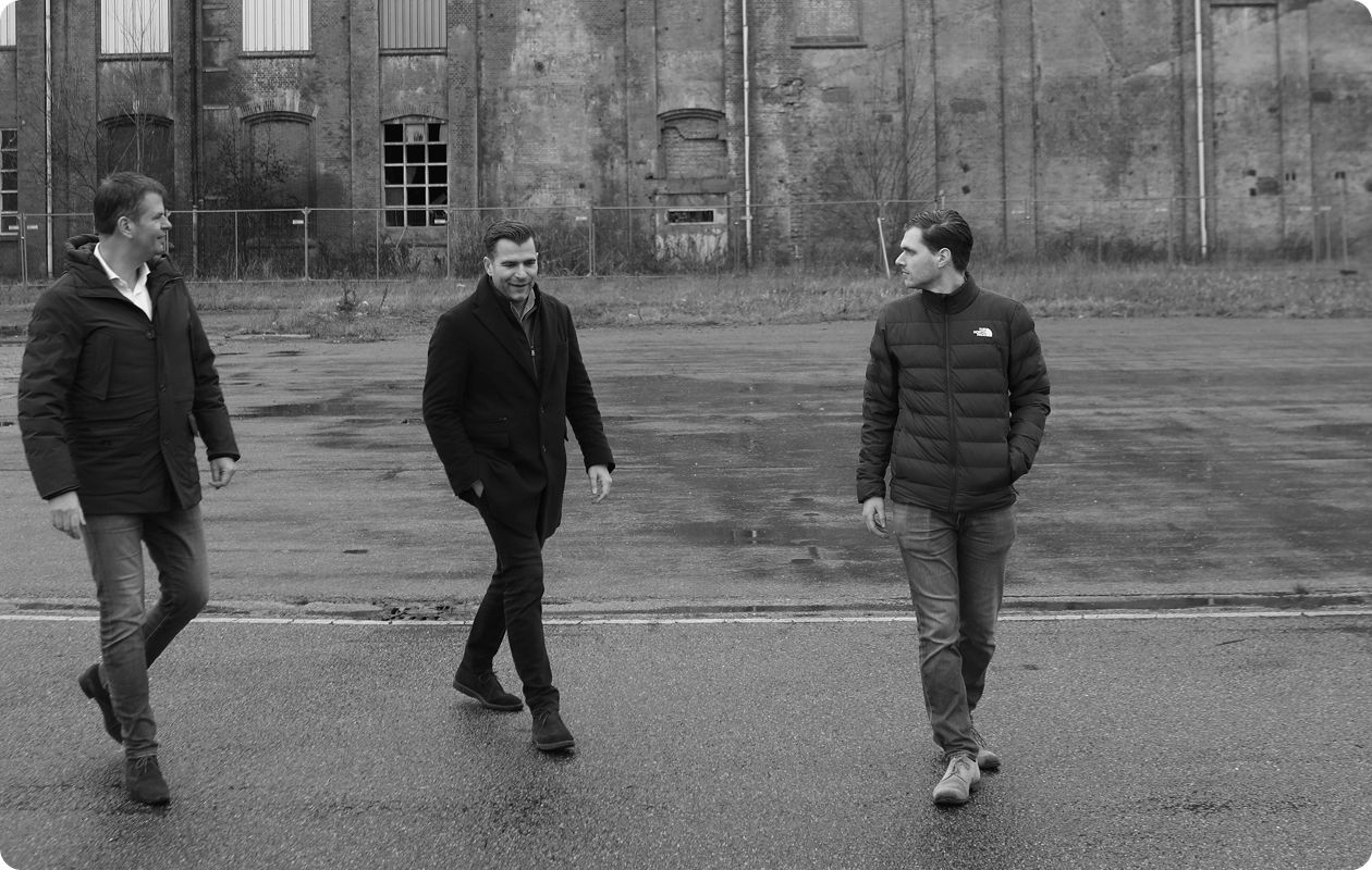 Team foto of the team oronhalo on the location of LX1