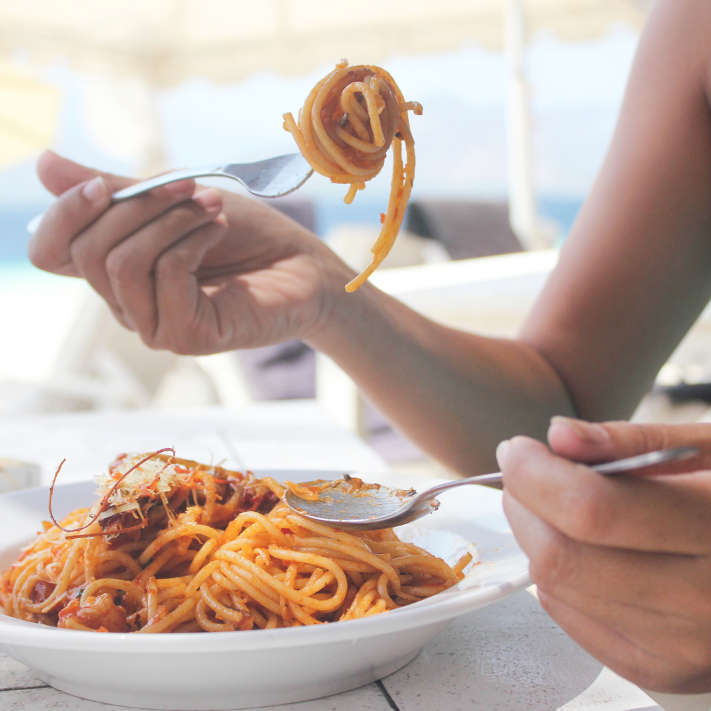 Master pre-training nutrition: balance carbs, protein, fats; hydrate; time meals wisely. Optimize performance with tailored strategies.