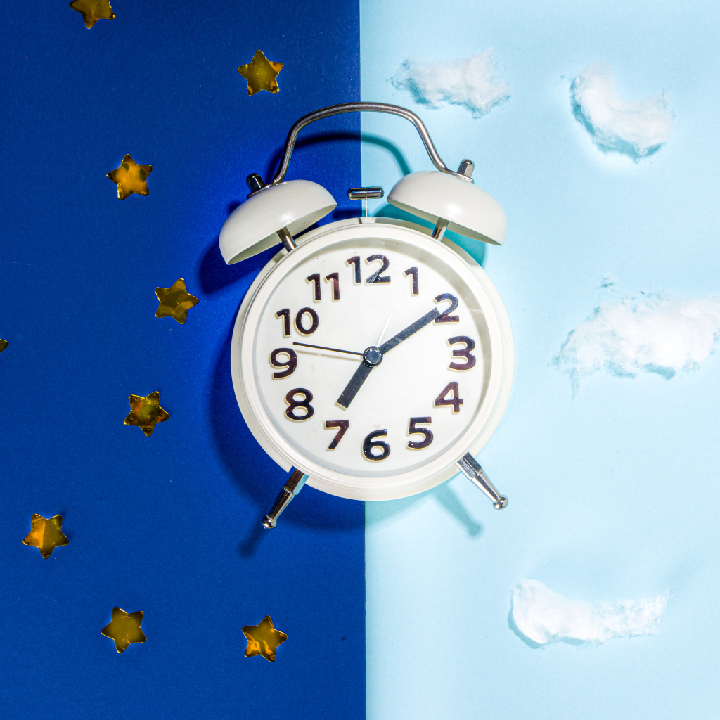 Melatonin in soccer: Promising for recovery, but unclear impact on performance. Caution urged, more research needed for conclusive guidance.