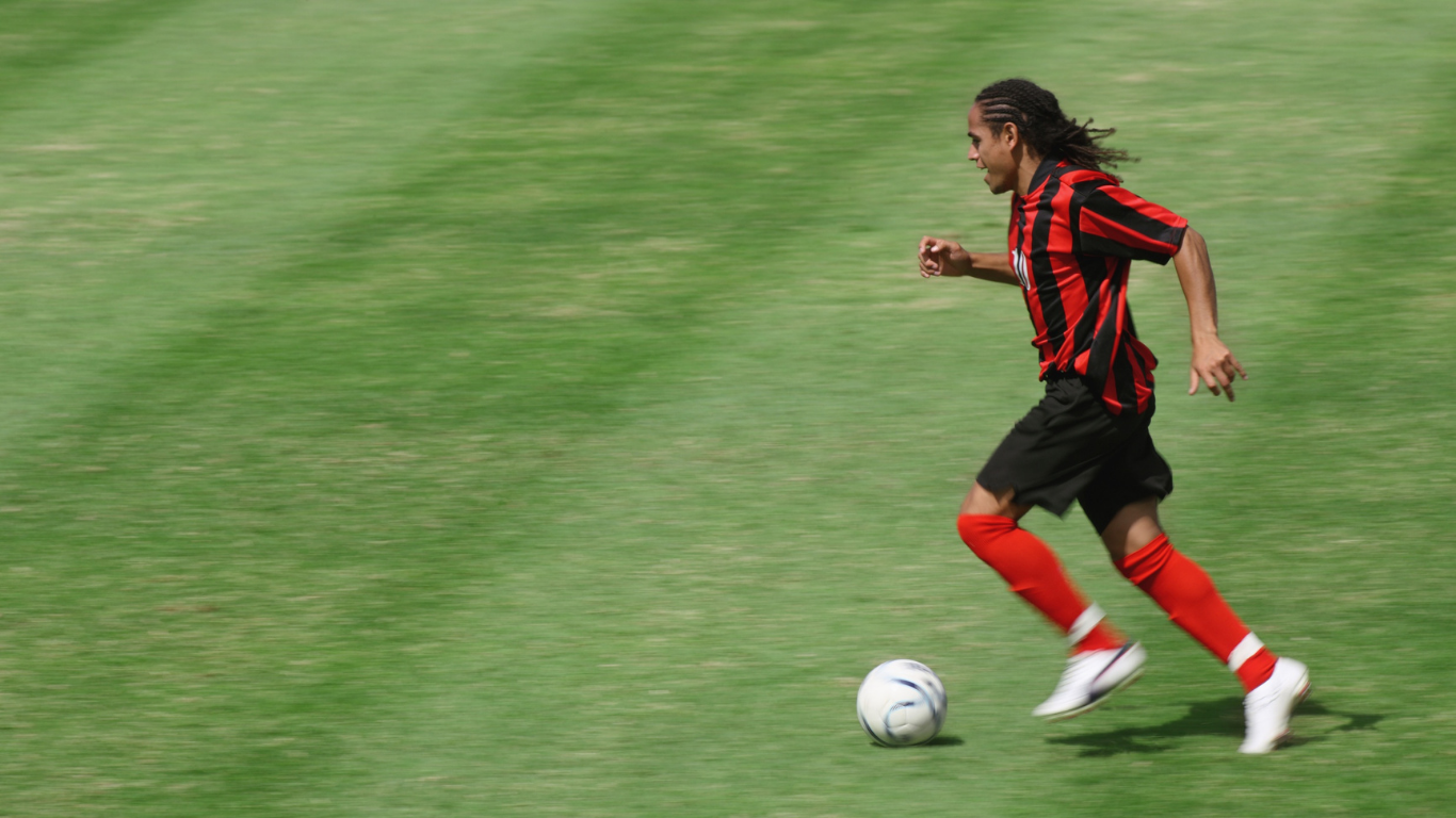 Soccer player sprinting on field — nutrition for speed and explosive performance