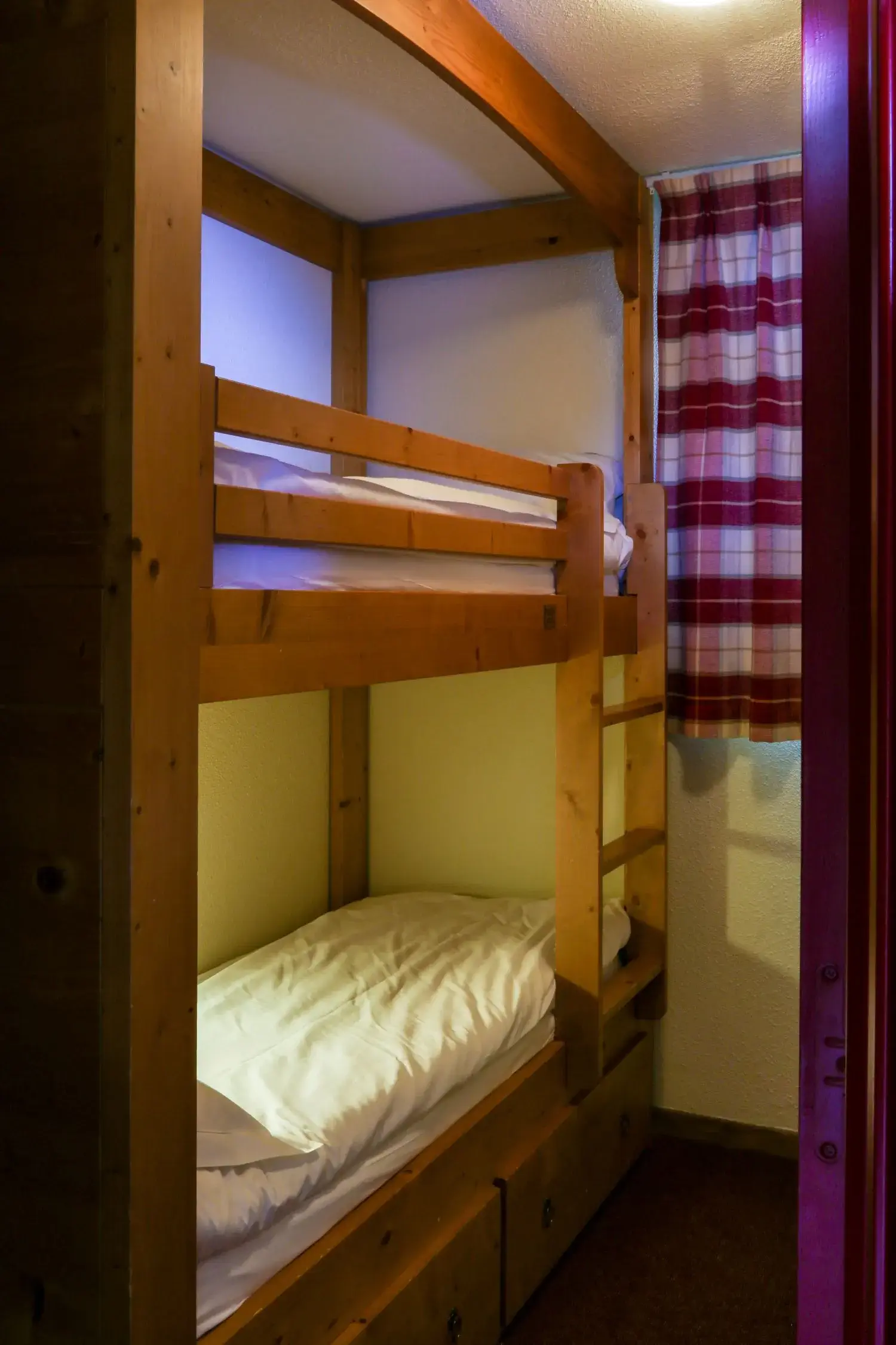 Bunk beds at Les Alpages de Val Cenis