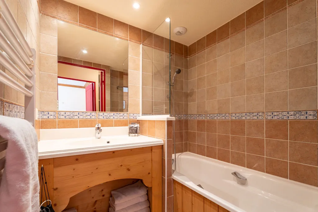 Bathroom of a 2- to 4-person apartment at Les Alpages de Val Cenis