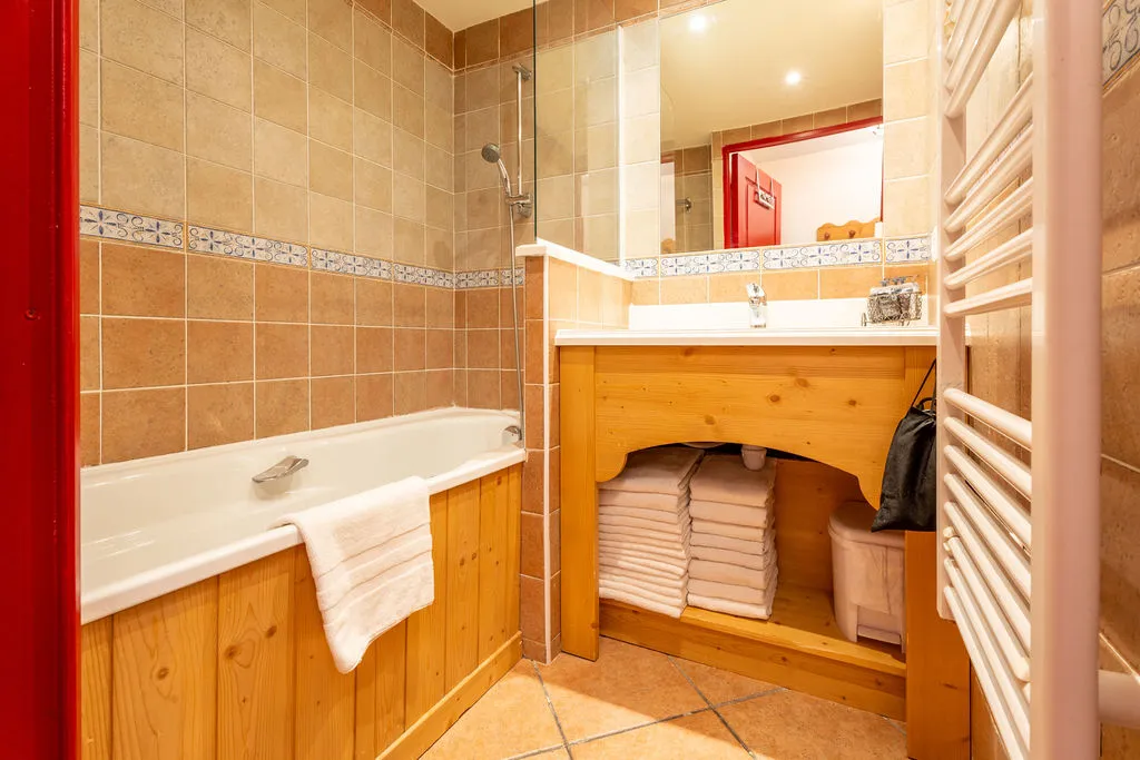 Salle de bain d'un appartement pour 4 à 6 personnes aux Alpages de Val Cenis