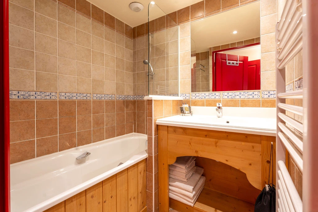 Salle de bain d'un appartement pour 6 à 8 personnes aux Alpages de Val Cenis