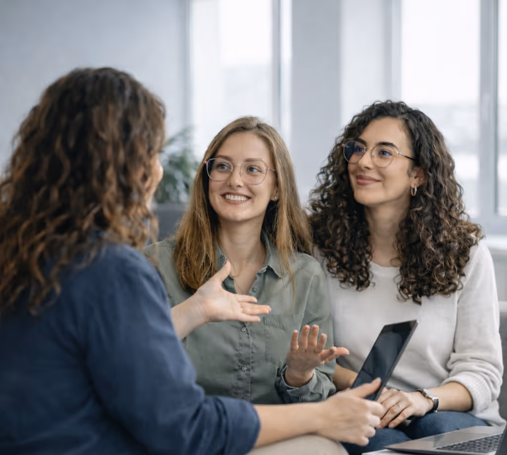 Webgru students and clients discussing e-commerce systems, automation and scalable online business strategies
