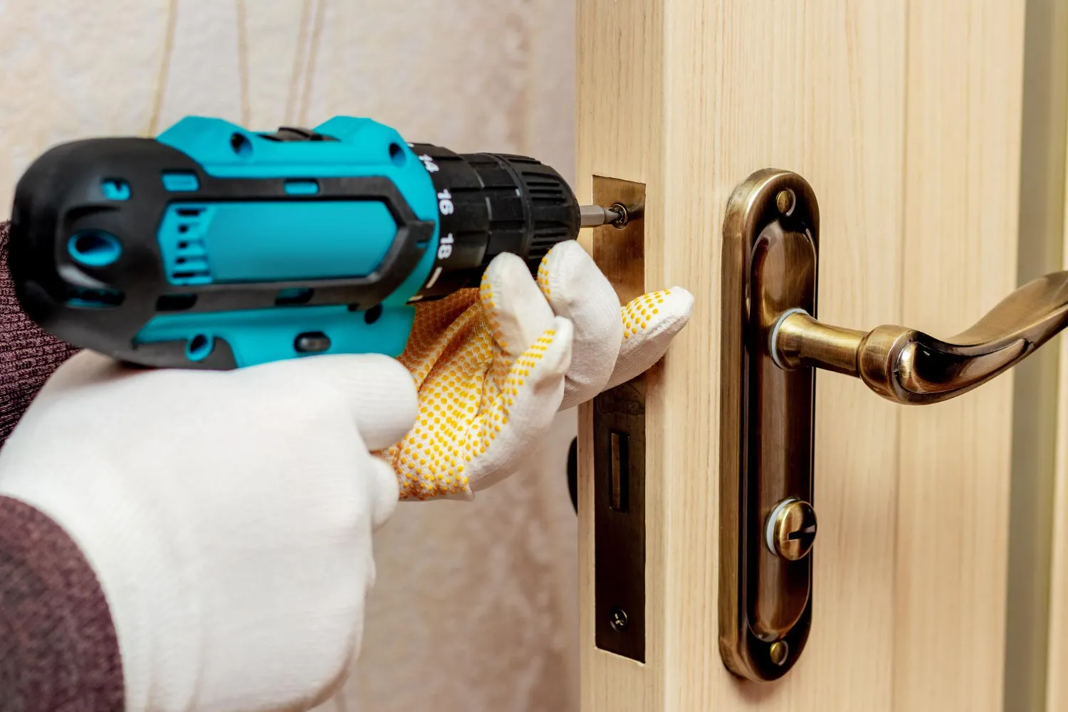 Residential locksmith services in Dubai for door lock installation and repair
