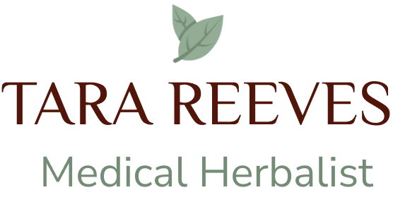 A logo for Tara Reeves