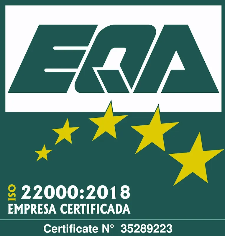 Logo de EQA con cinco estrellas amarillas en arco y texto ISO 22000:2018 Empresa Certificada con número de certificado 35289223.