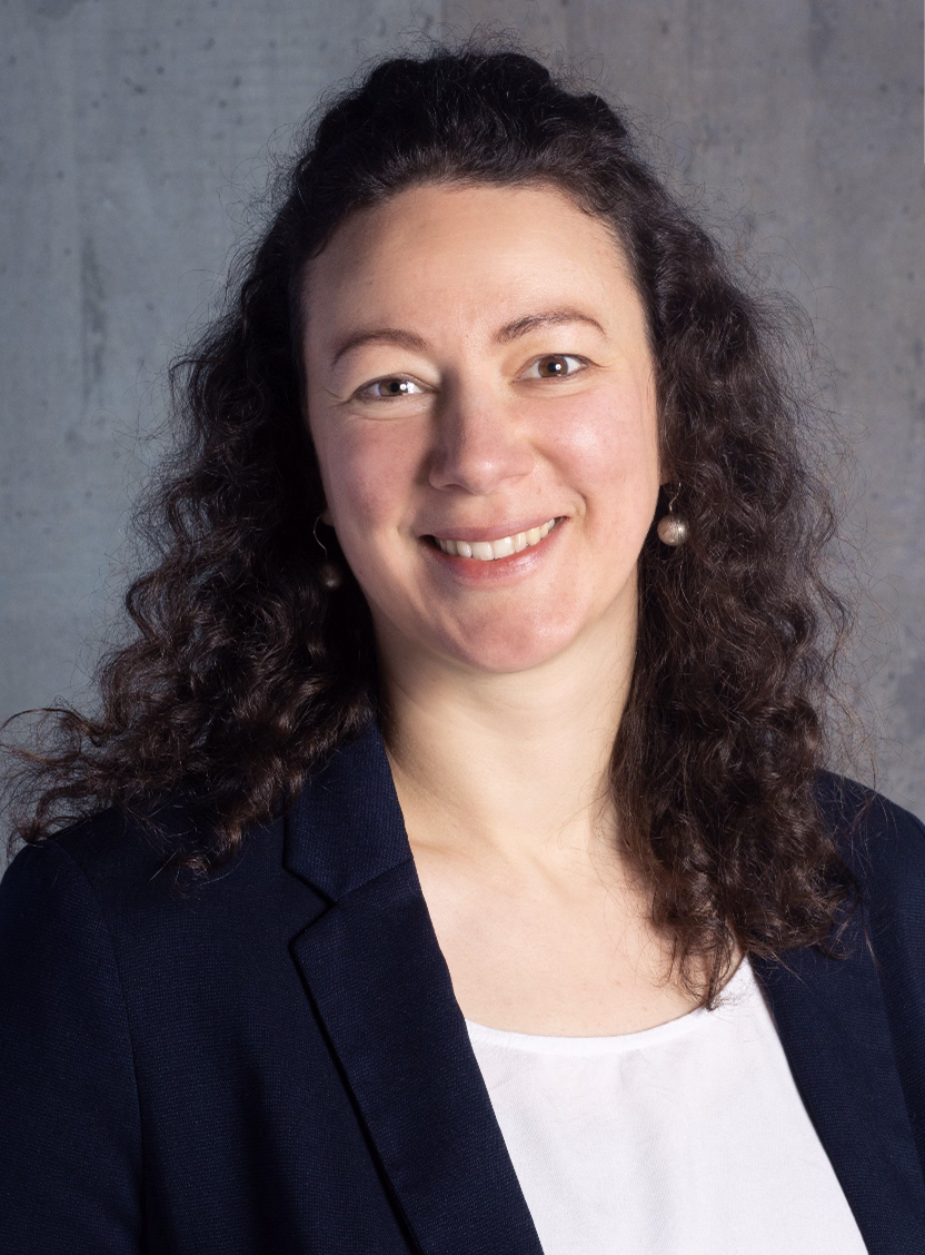 Maike Lambarth, Co-Founder & CEO of Cyclize GmbH, smiling confidently in a blue blazer, her curly hair framing her face.