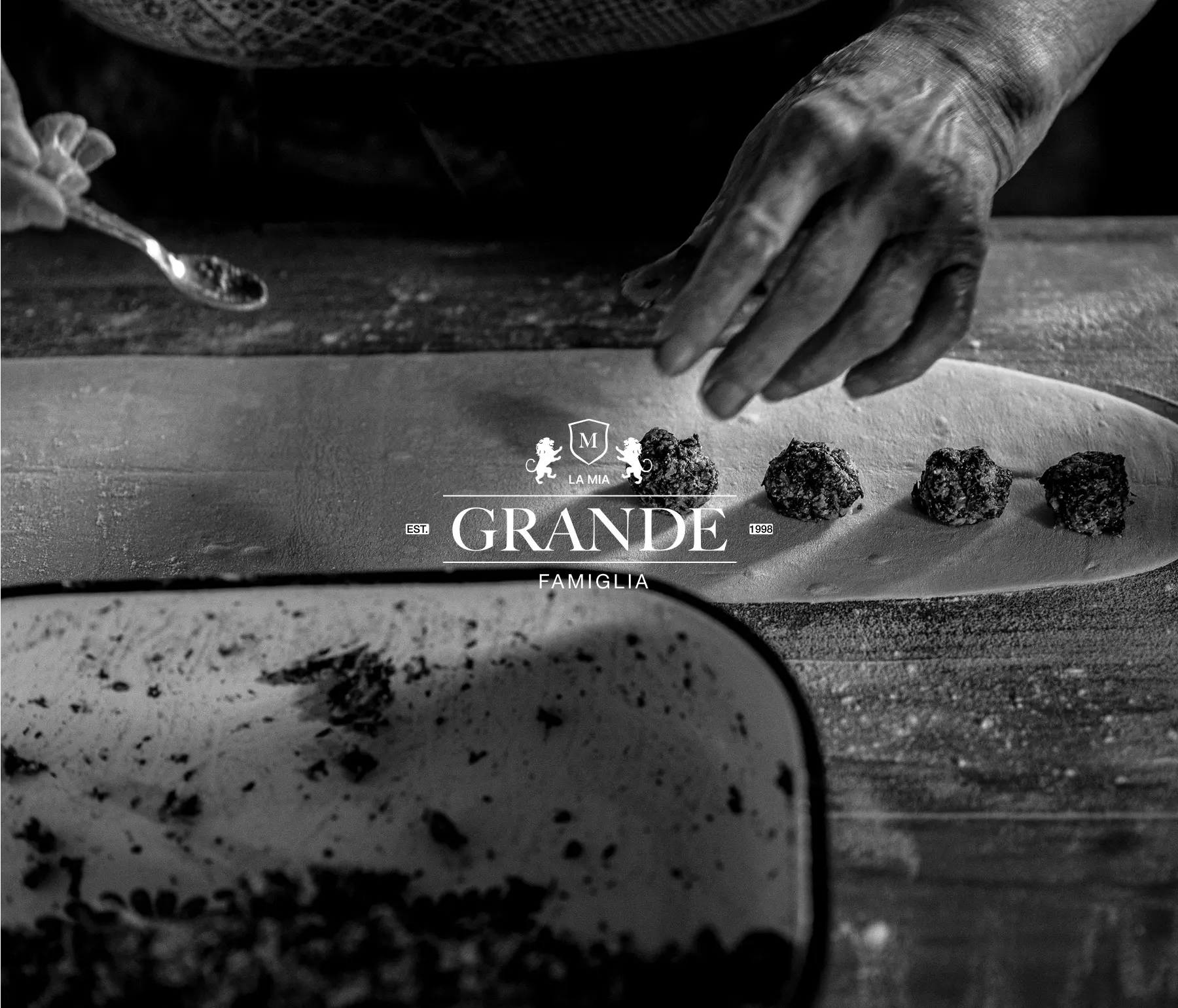 Процес приготування страв La Mia Grande Famiglia на кухні