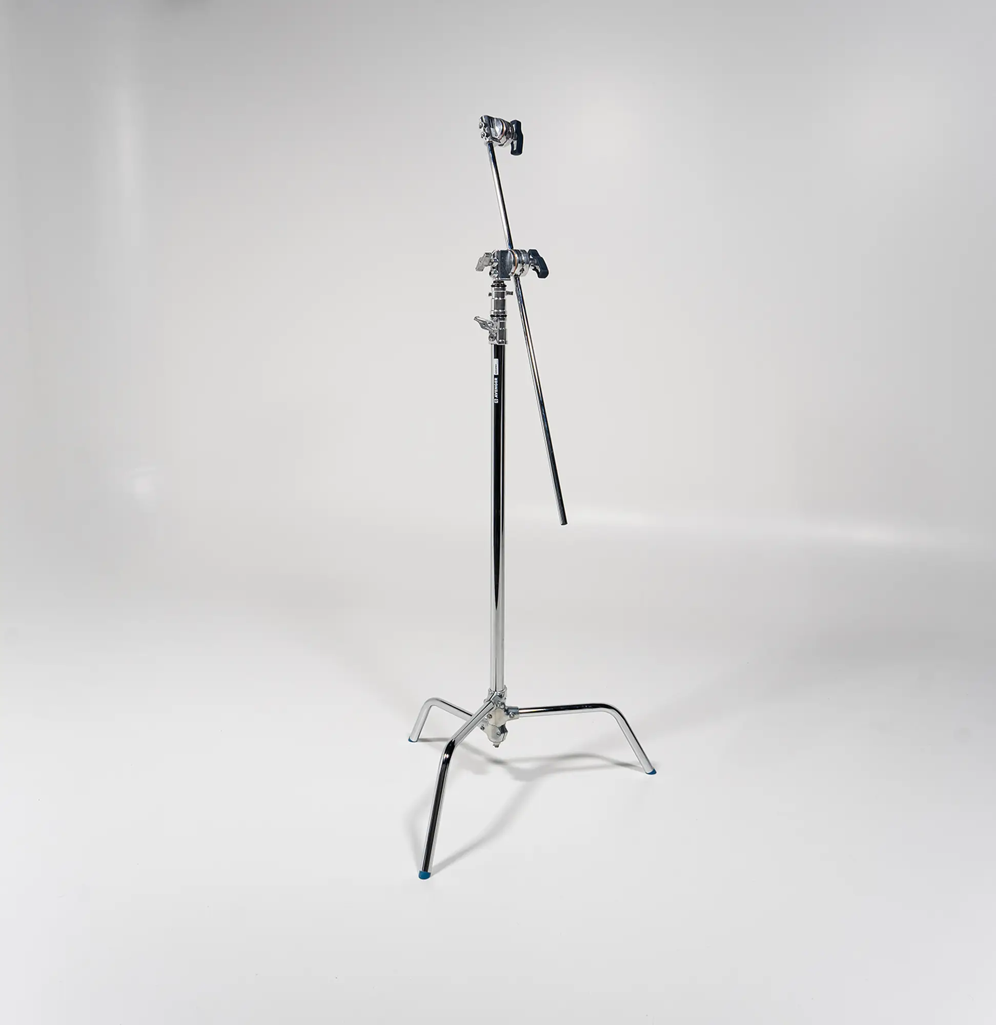 StudioDarmstadt Avenger Light C-Stand Stative als inklusive Equipment im Studio