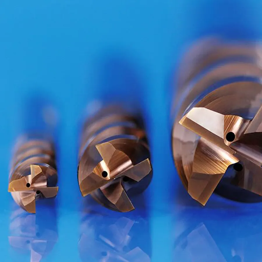 Kolme eri kokoista Jongen kovametallijyrsintä