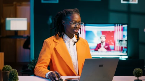 Business professional using virtual event platform for continuing education or corporate communications