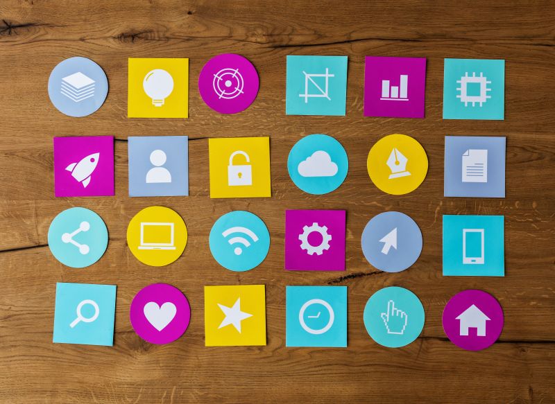 colorful-app-icons-on-wood-background