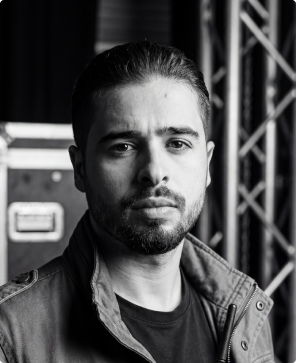 Image portrait de Sami Helaoui chef roading qui regarde fixement l'objectif