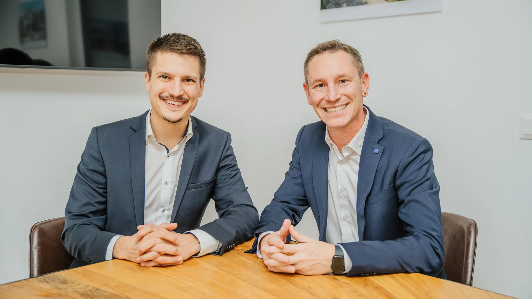 Michael Zeiher und Nicolaj Pietsch im Büro.