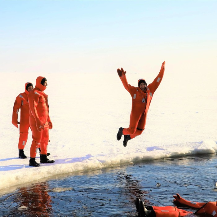 Walking out to the icebreaker