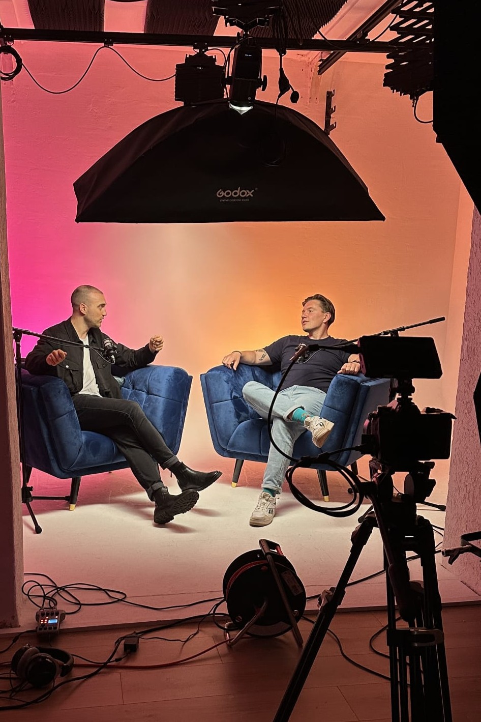 [background image] image of library shelves (for an author & writer)