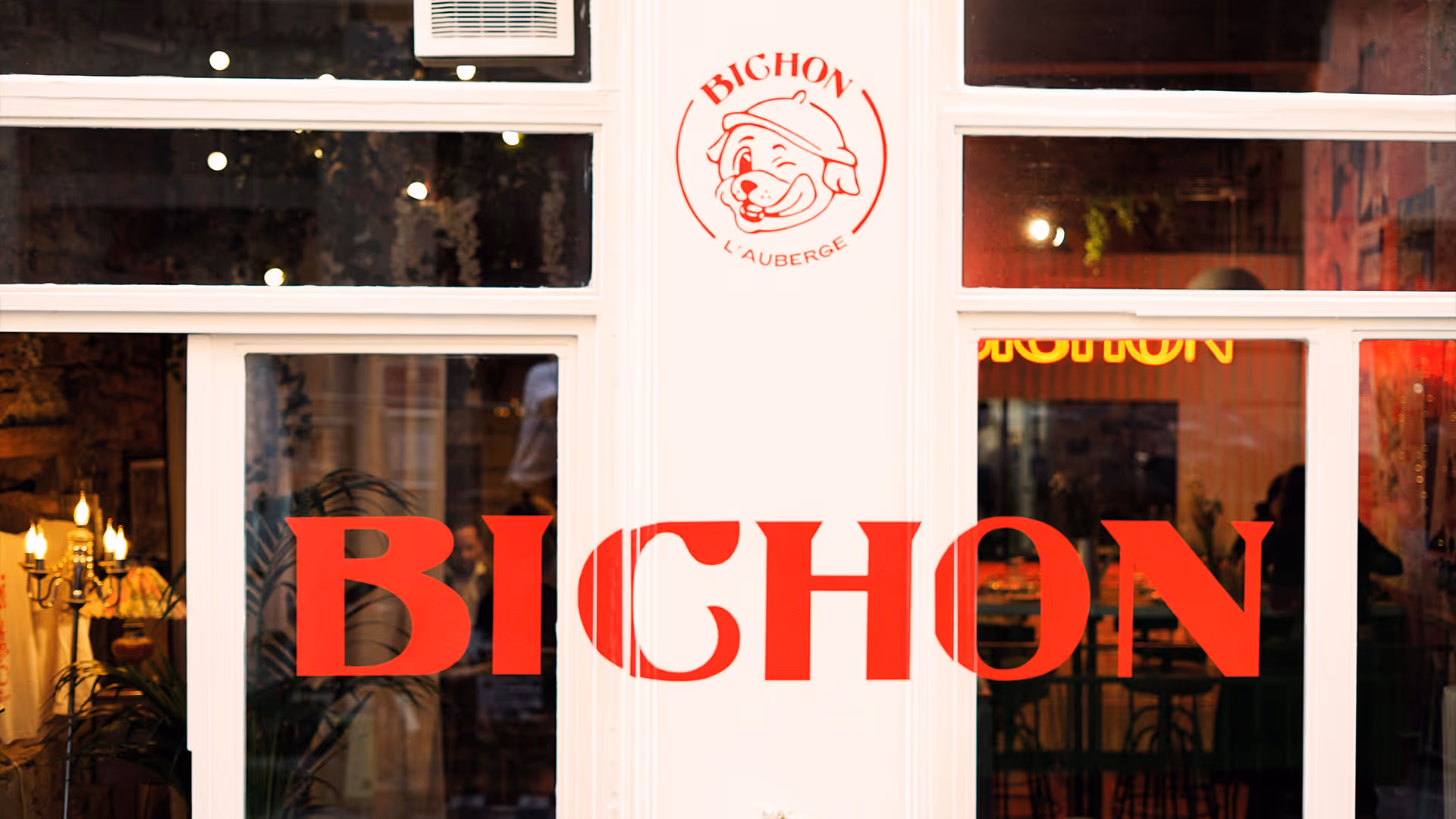 Description visuelle de ce que montre l'image