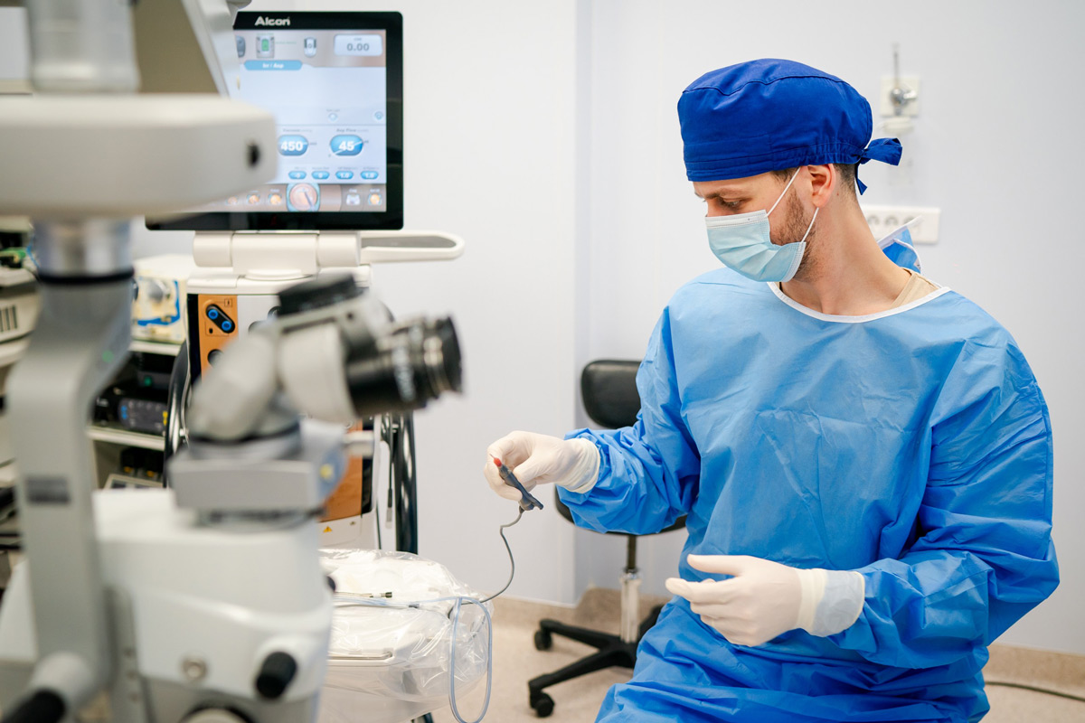 Operația de cataractă explicată pas cu pas: Este dureroasă?