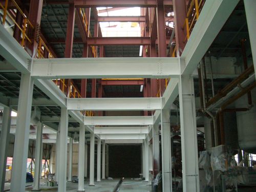 image of assembly process (for a manufacturing plant)