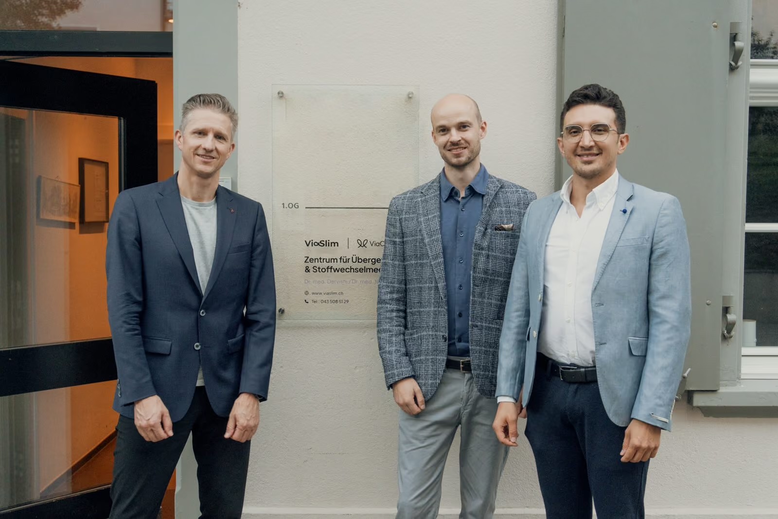 Das Ärzteteam vor der ViaSlim Praxis Basel-Binningen