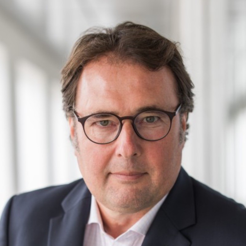 Volker Krass ist Unternehmer, Vorstand und Strategieberater mit über 30 Jahren Führungserfahrung.