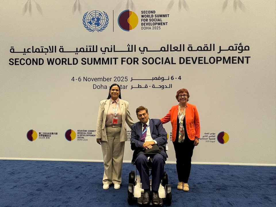Ida leadership on the photo. There is a wheelchair user.