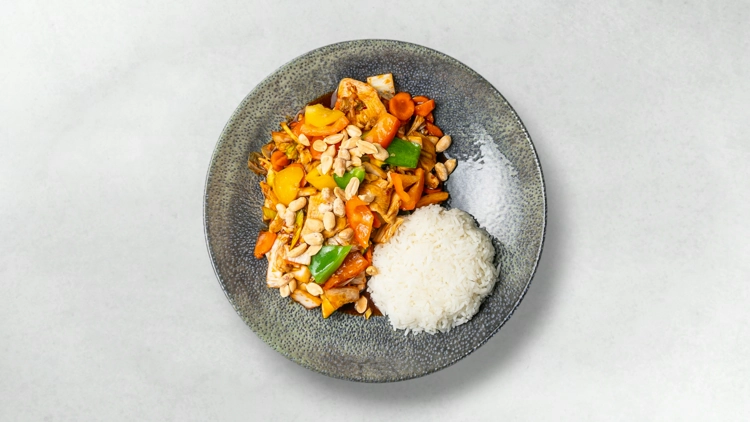 Ein Foto von einem Teller Kung Pao