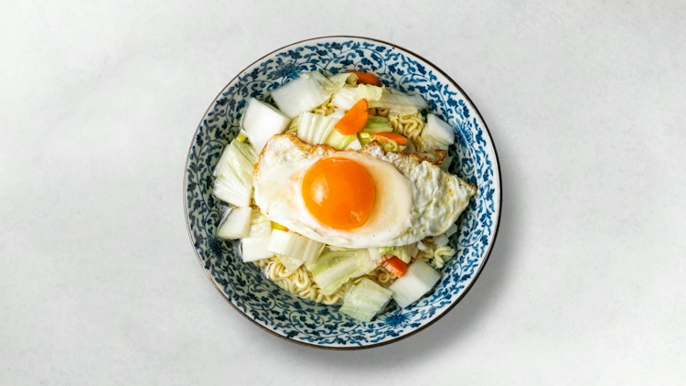 Ein Foto von einem Teller Korean Ramen