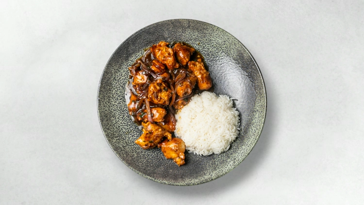 Ein Foto von einem Teller Chili Chicken