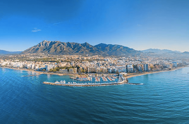 vue depuis la mer sur Marbella