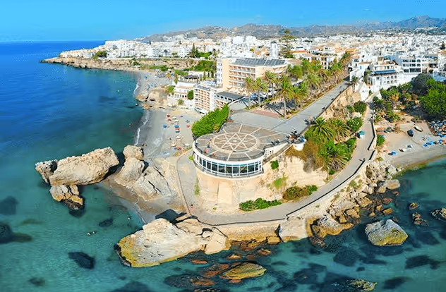 vue depuis le ciel sur NERJA