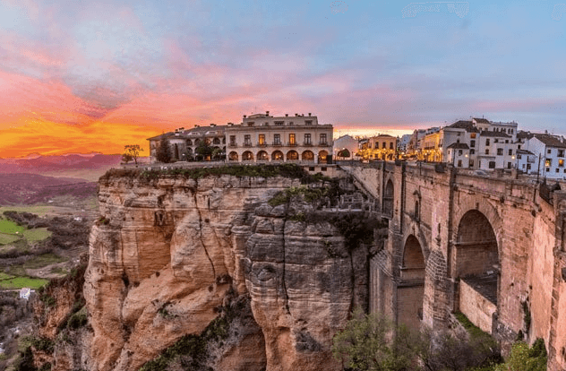Vue de l'autre côté du pont sur Ronda y Grazalema, entre Malaga et Cadiz