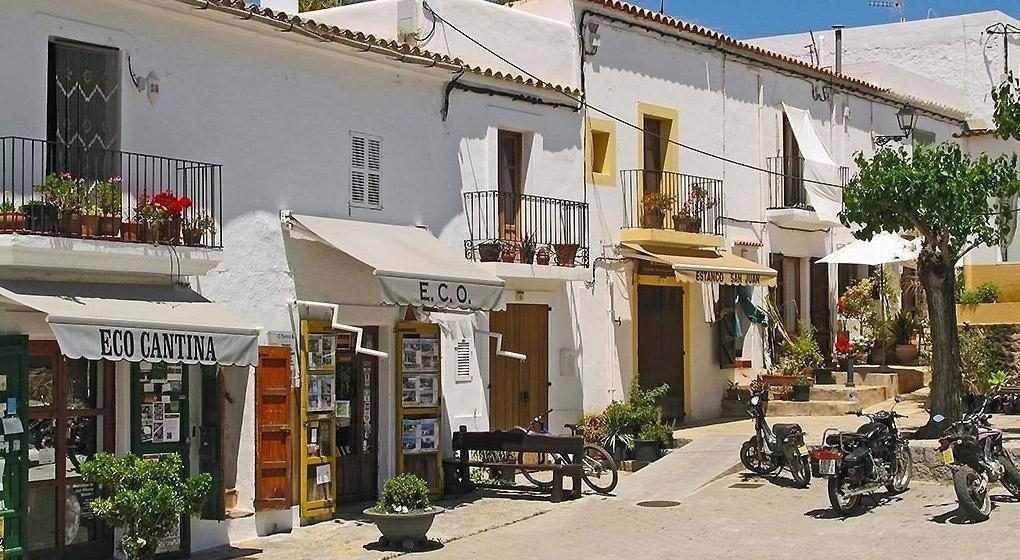 rue commerçante d'Ibiza