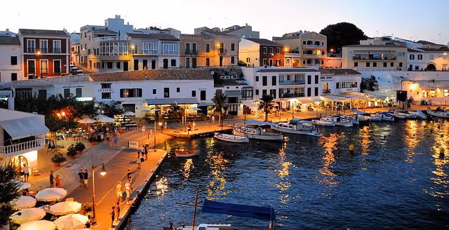 port de Minorque la nuit