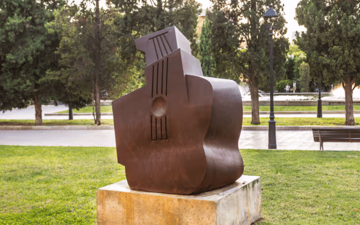 Image 15: Structure en forme de guitare appelé Dull de Marcel Martí