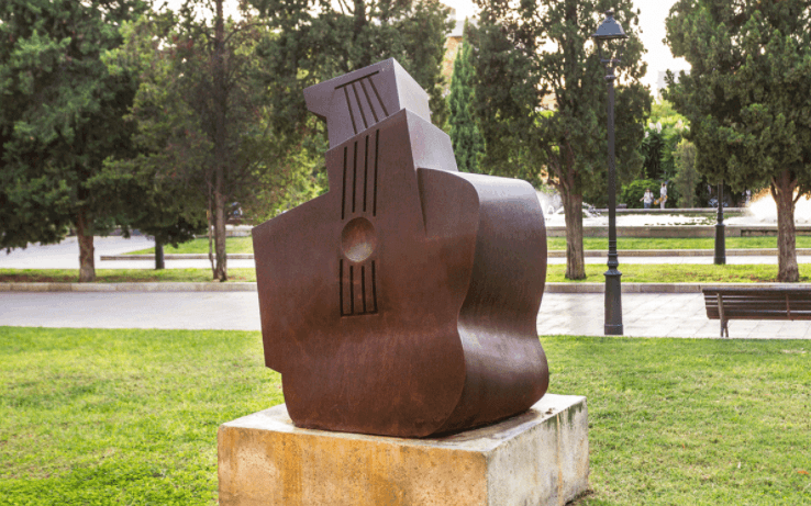 Image 15: Structure en forme de guitare appelé Dull de Marcel Martí