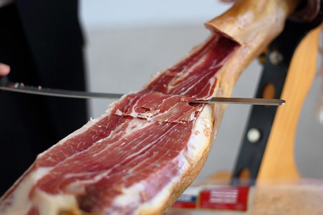 coupe d'un jambon cru Espagne