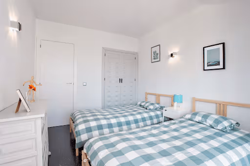 Image 17: Chambre 2 (autre angle) - Après