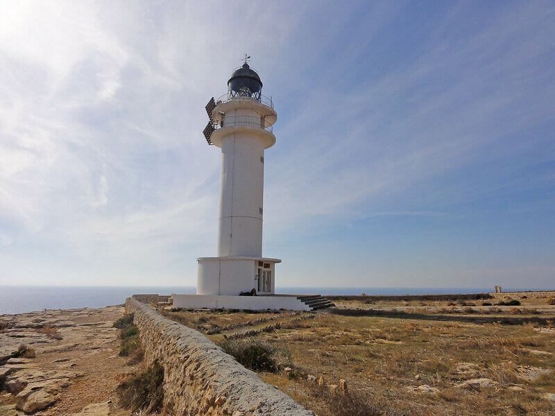 Image 2: Phare blanc de cap barbaria
