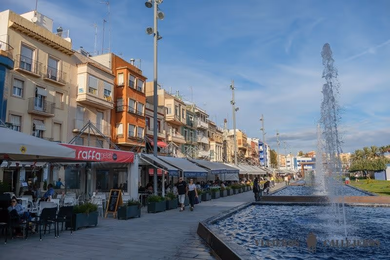 rue commerçante à Barrio del Serrallo