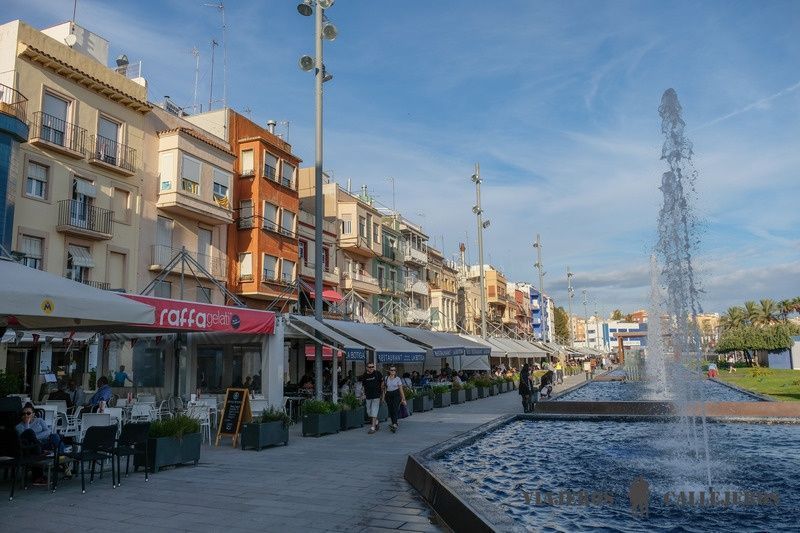 rue commerçante à Barrio del Serrallo
