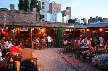 Restaurant en fin de journée à Casa Tomada