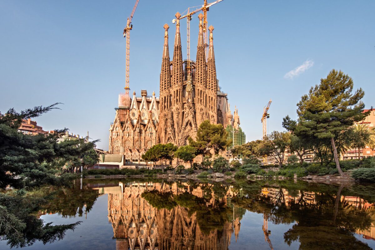 Image 4: Œuvre de Gaudi, la sagrada familia à barcelone